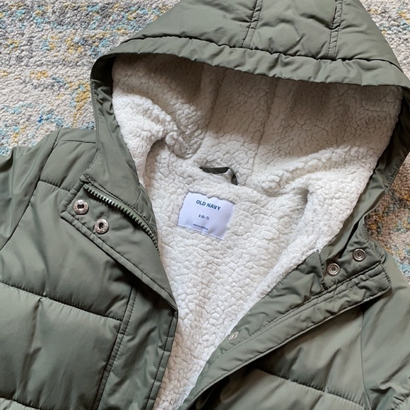 Girls old navy puffer coat size 6-7 - Picture 2 of 5